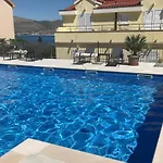 Apartman Family Friendly With A Swimming Pool Okrug Gornji, Ciovo - 8626 Trogir