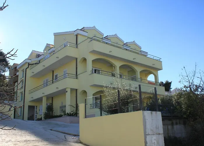 Apartment Family Friendly Apartments With A Swimming Pool Okrug Gornji, Ciovo - 8626 *