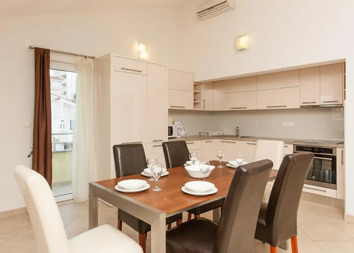 Apartment Family Friendly Apartments With A Swimming Pool Okrug Gornji, Ciovo - 8626 *