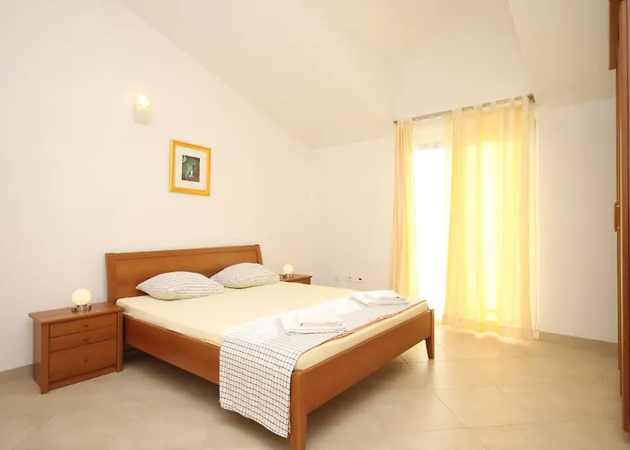 Family Friendly Apartments With A Swimming Pool Okrug Gornji, Ciovo - 8626 Trogir