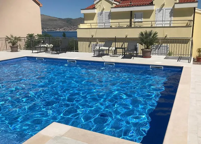 Apartment Family Friendly Apartments With A Swimming Pool Okrug Gornji, Ciovo - 8626 Trogir
