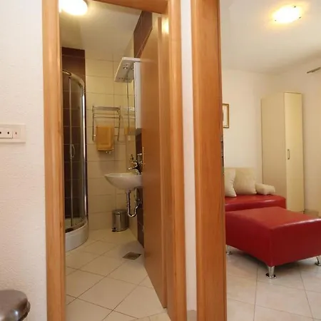 Family Friendly With A Swimming Pool Okrug Gornji, Ciovo - 8626 特罗吉尔