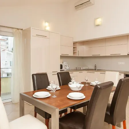 شقة Family Friendly With A Swimming Pool Okrug Gornji, Ciovo - 8626 *