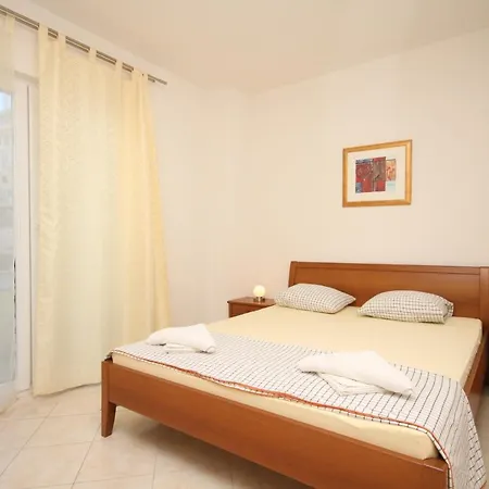 Family Friendly With A Swimming Pool Okrug Gornji, Ciovo - 8626 شقة *