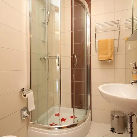 شقة Family Friendly With A Swimming Pool Okrug Gornji, Ciovo - 8626 *