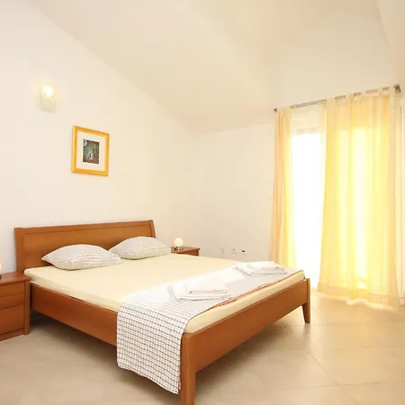 Family Friendly With A Swimming Pool Okrug Gornji, Ciovo - 8626 تروغير