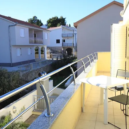 Family Friendly With A Swimming Pool Okrug Gornji, Ciovo - 8626 特罗吉尔