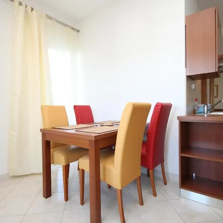 Family Friendly With A Swimming Pool Okrug Gornji, Ciovo - 8626 公寓
