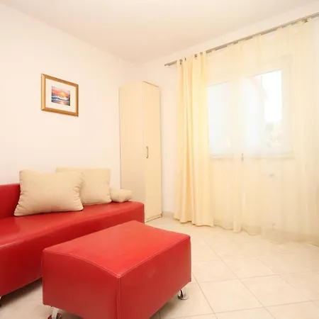 Family Friendly With A Swimming Pool Okrug Gornji, Ciovo - 8626 公寓 特罗吉尔