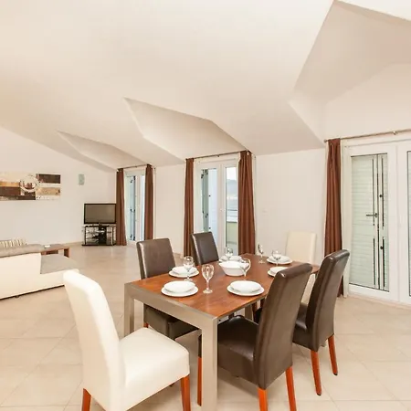 Family Friendly With A Swimming Pool Okrug Gornji, Ciovo - 8626 Apartament Trogir