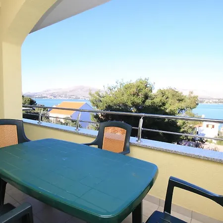 Family Friendly With A Swimming Pool Okrug Gornji, Ciovo - 8626 公寓 特罗吉尔