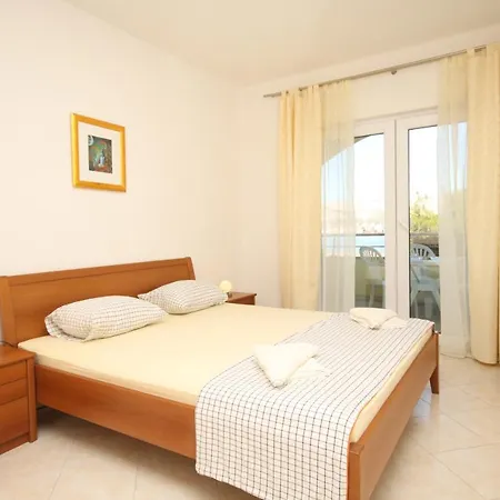 Family Friendly With A Swimming Pool Okrug Gornji, Ciovo - 8626 تروغير