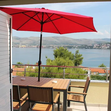 公寓 Family Friendly With A Swimming Pool Okrug Gornji, Ciovo - 8626 特罗吉尔