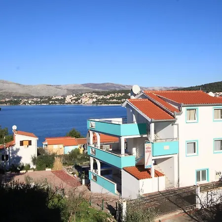 Family Friendly With A Swimming Pool Okrug Gornji, Ciovo - 8626 تروغير