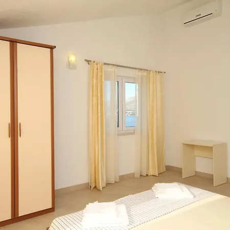 公寓 Family Friendly With A Swimming Pool Okrug Gornji, Ciovo - 8626 特罗吉尔