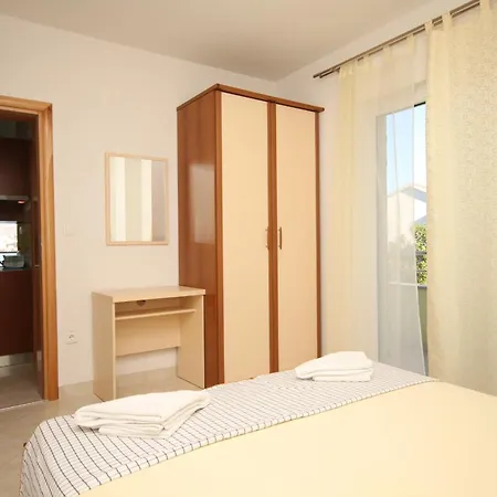 Family Friendly With A Swimming Pool Okrug Gornji, Ciovo - 8626 特罗吉尔