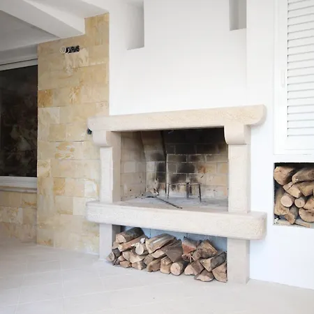 Family Friendly With A Swimming Pool Okrug Gornji, Ciovo - 8626 شقة تروغير