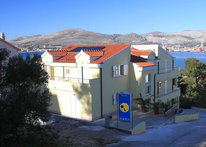 Appartement Family Friendly With A Swimming Pool Okrug Gornji, Ciovo - 8626