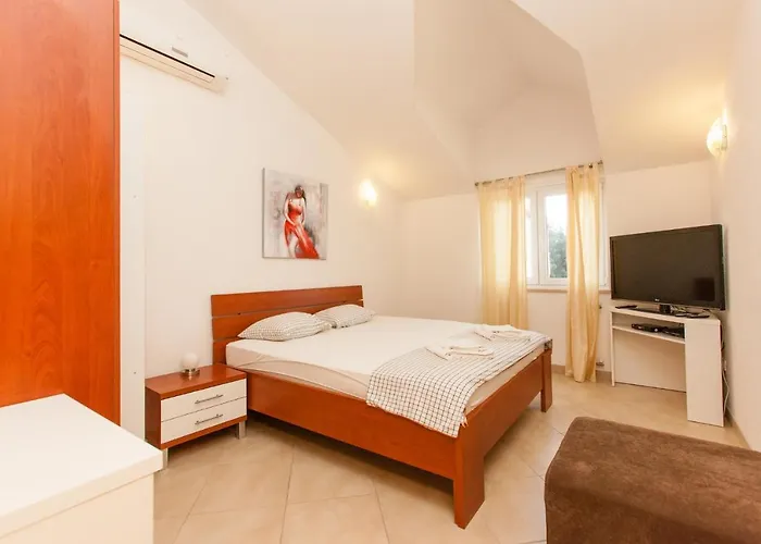 Appartement Family Friendly With A Swimming Pool Okrug Gornji, Ciovo - 8626