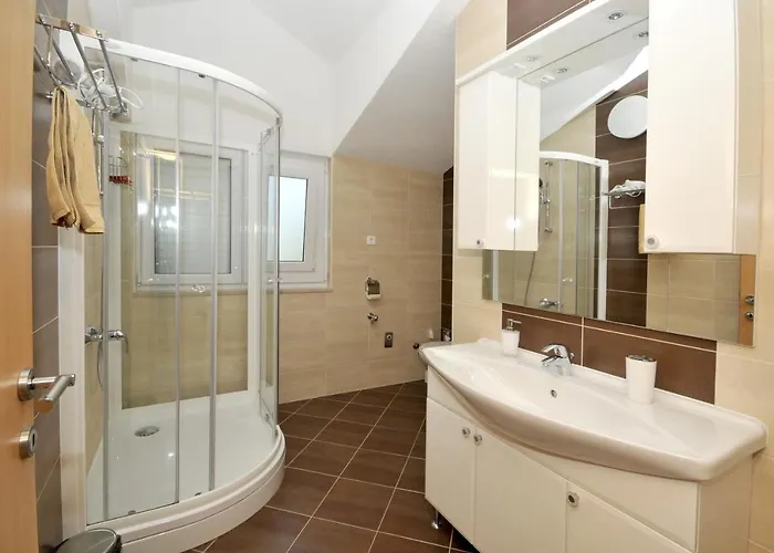 Family Friendly With A Swimming Pool Okrug Gornji, Ciovo - 8626 Appartement