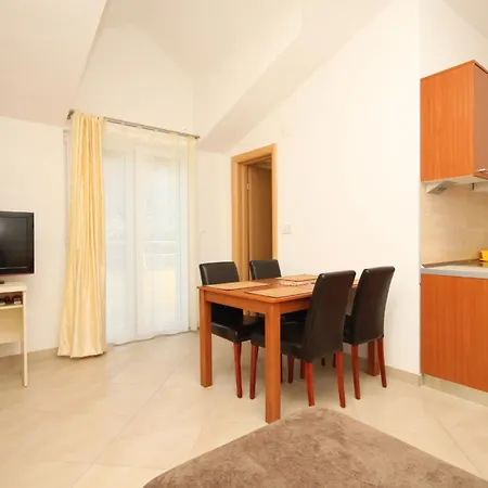 Family Friendly With A Swimming Pool Okrug Gornji, Ciovo - 8626 Apartament *